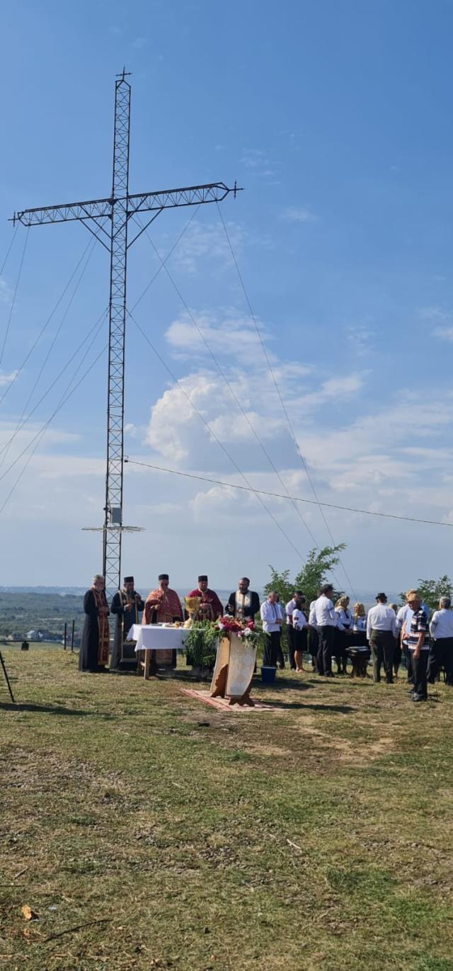 Creștinii din satul Racova, comuna Udești, au sărbătorit, de Înălțarea Sfintei Cruci, hramul bisericii