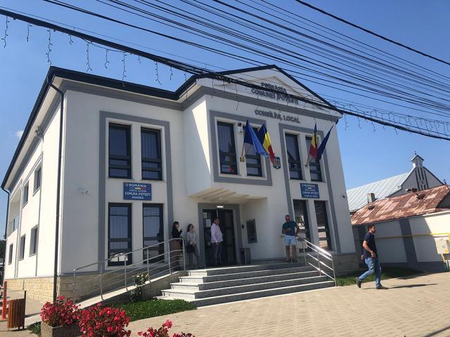 Primăria modernizată a comunei Ipotești a fost inaugurată în mod oficial