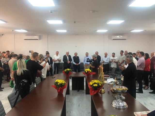 Prezenţă numeroasă la inaugurarea noii primării din Ipotești