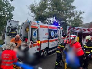 Grav accident, cu două victime inconștiente, la ieșirea din Suceava spre Adâncata