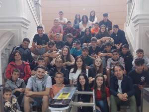 40 de copii instituționalizați și din familii sărace, în excursie la Oradea