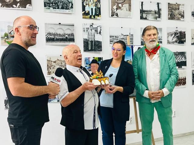 La 93 de ani, artistul fotograf Dimitrie Balint a fost sărbătorit la Galeria Zamca, unde a expus imagini din fosta regiune Suceava