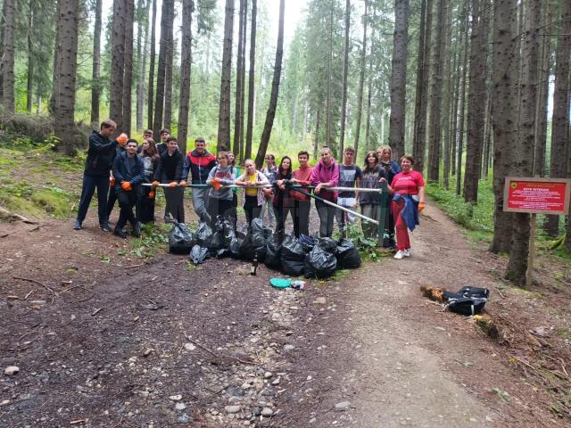 Peste 9.000 de saci cu deșeuri au fost adunați la Suceava, în cadrul campaniei „Let’s Do It, Romania!”