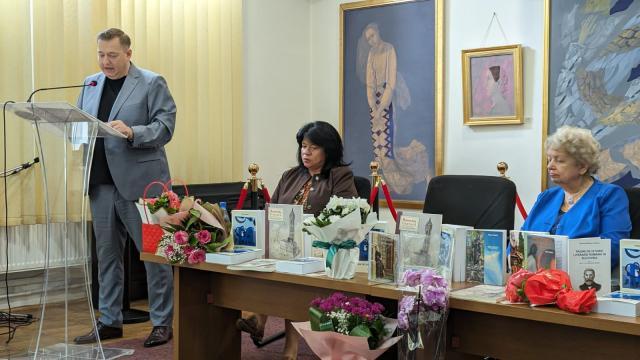 Al treilea volum al cărții de publicistică „Țara de Sus, de mai sus”, semnat de scriitoarea Doina Cernica, lansat la Biblioteca Bucovinei