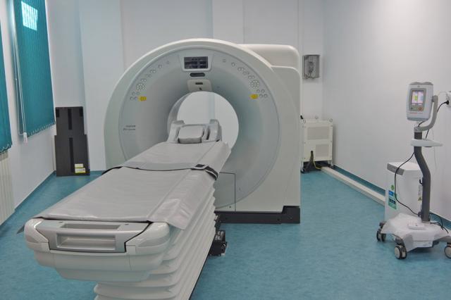 Secția de radiologie a spitalului câmpulungean dispune de un computer tomograf modern