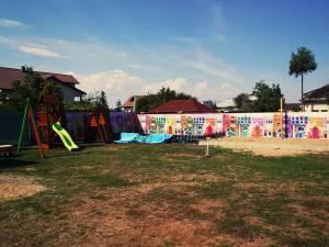 Grădinița "La Piticul Vesel" are haine noi