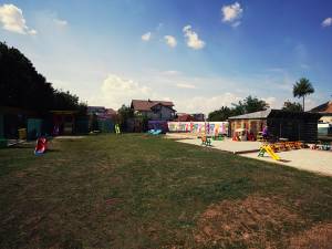 Grădinița "La Piticul Vesel" are haine noi