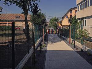 Grădinița "La Piticul Vesel" are haine noi