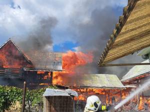 Incendiu puternic la o casă din Solca