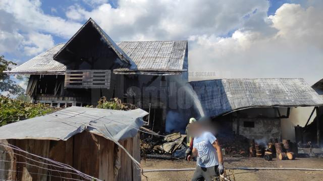 Incendiu puternic la o casă din Solca