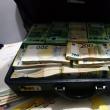 Un funcționar sucevean pleca acasă, în zilele bune, cu o șpagă de 30.000-35.000 de euro