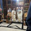 Preoții au oficiat prima slujbă în biserica renovată din Stamate după o pauză de o lună