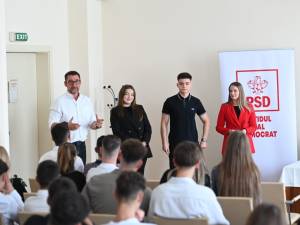Președintele executiv al PSD Rădăuți, Traian Andronachi, le-a vorbit tinerilor din organizație