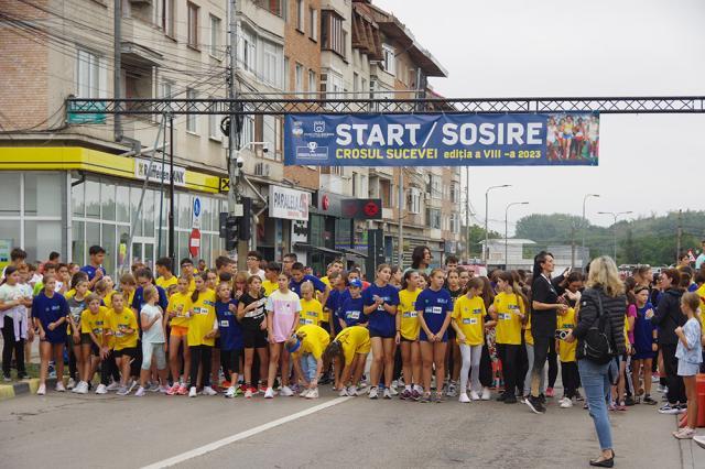 Peste 1000 de atleți amatori și profesioniști au participat la Crosul Sucevei