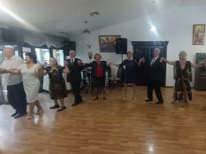Pensionarii suceveni au sărbătorit în avans Ziua Internațională a Persoanelor Vârstnice
