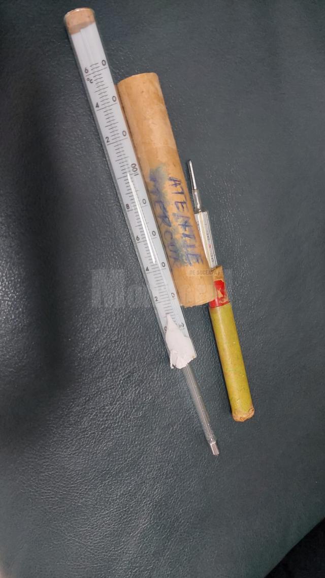 Cele două termometre cu mercur pe care suceveanul nu a vrut să le mai dețină
