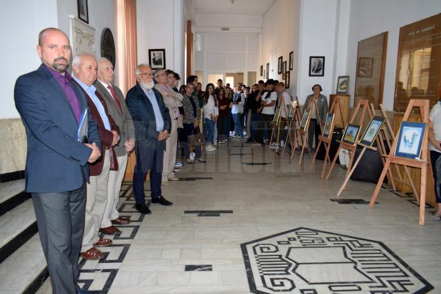 Expoziţia „Ritmuri şi peisaje urbane” semnată de pictorul şi graficianul Radu Bercea