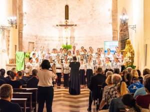 Corala de fete ,,Ciprian Porumbescu” a CN ,,Ștefan cel Mare” a impresionat juriul unei competiții din Perugia, la care au participat 25 de coruri din toată lumea