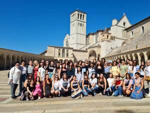 Corala de fete ,,Ciprian Porumbescu” a CN ,,Ștefan cel Mare” a impresionat juriul unei competiții din Perugia, la care au participat 25 de coruri din toată lumea