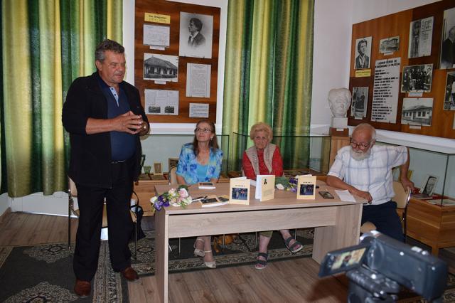 Profesorul Constantin Târziu a lansat la Fălticeni romanul istoric „Armeanca”