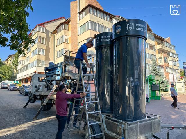 Misterul „stâlpilor” negri apăruți prin oraș, lămurit de Primăria Suceava