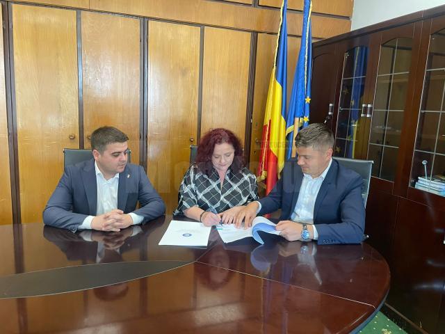 Deputatul Gheorghe Șoldan a fost prezent alături de primarul din Berchișești, Violeta Țăran la semnarea unui contract de 12,5 milioane de lei