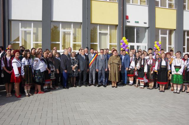 Noua Școală nr. 6 din Rădăuți a fost inaugurată în prezența autorităților județene și locale