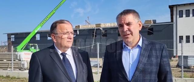 Presedintele CJ Suceava, Gheorghe Flutur, și primarul din Siret, Adrian Popoiu