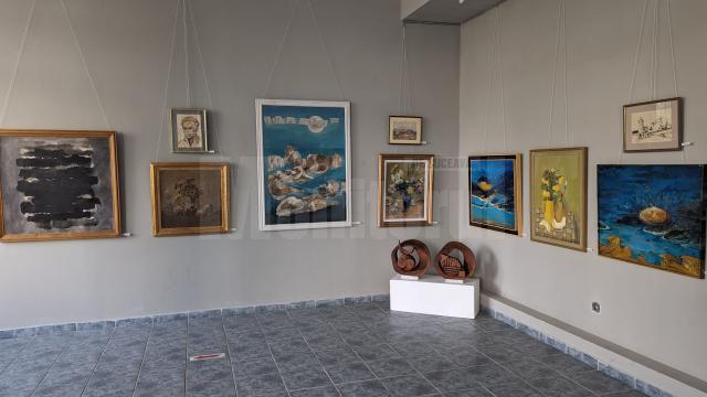 O pleiadă de artiști plastici, „artiști de ieri” ai Filialei UAP Suceava, elogiați la Galeria de Artă Suceava