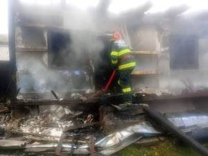 Incendiu la o casă din Mălini