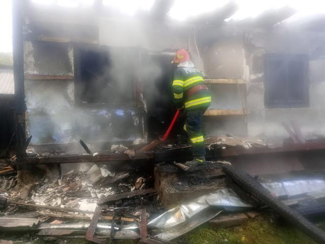 Incendiu la o casă din Mălini