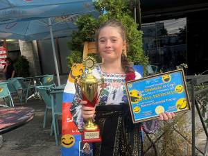 Beatrice Tcaciuc, elevă în clasa  a V a, a obținut Trofeul Festivalului de la Piatra Neamț