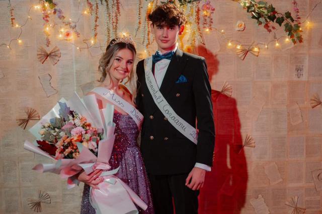 Iana Socoliuc și Mihail Mititelu – Miss și Mister Boboc de la Colegiul „Petru Rareș”