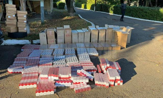 Mașină cu aproape 11.000 de pachete de țigări de contrabandă, oprită pe șoseaua de centură din Rădăuți