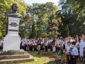 „Balada”, interpretată de copii si tineri la bustul lui Ciprian Porumbescu