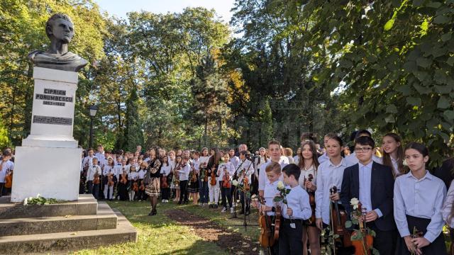 „Balada”, interpretată de copii si tineri la bustul lui Ciprian Porumbescu