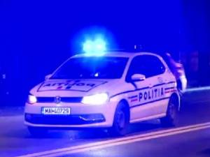 A fugit de poliție pentru că nu avea ITP și RCA și a intrat cu mașina într-un gard