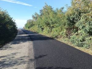 CJ Suceava asfaltează drumul Dumbrăvița – Mesteceni din comuna Vadu Moldovei