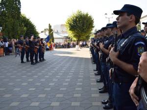 Cea mai apropiată școală este cea de subofițeri jandarmi de la Fălticeni, iar cele mai multe locuri sunt la Școala de agenți de poliție de la Câmpina