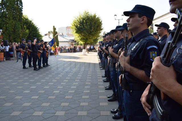 Cea mai apropiată școală este cea de subofițeri jandarmi de la Fălticeni, iar cele mai multe locuri sunt la Școala de agenți de poliție de la Câmpina