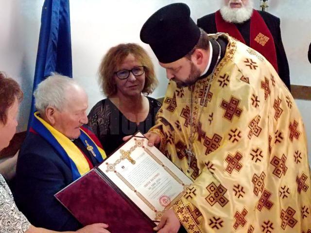 Oferirea Ordinului ”Crucea Bucovinei” din partea Arhiepiscopiei Sucevei și Rădăuților