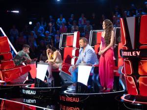 Jurații emisiunii TV Vocea României, sezon 11, la interpretarea unei doine, de către suceveanul Andrei Ciocîrlan - foto ProTV.ro