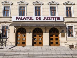 Iubitul judecătoarei de la Tribunalul Suceava, arestată pentru mai multe acuzații, rămâne și el după gratii