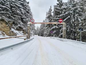 Drumul de la Câmpulung Moldovenesc spre Rarău și mai departe spre Chiril va fi închis pe timp de iarnă