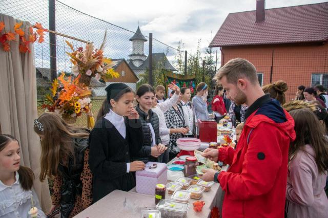 „Farmecul toamnei vicovene”, ediția a III-a, la Școala Gimnazială nr. 1 Vicovu de Sus