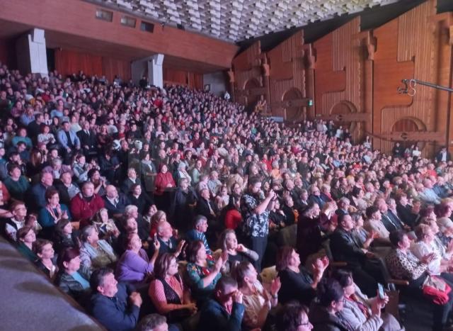 Spectacolul de la Casa de Cultura, în cadrul căruia a avut loc lansarea de album a tinerei interprete Ioana Penciuc