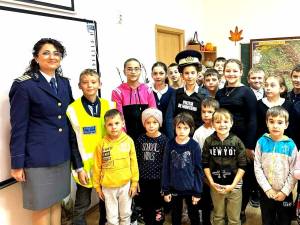 Elevii din Zamostea s-au familiarizat cu profesia de polițist de frontieră