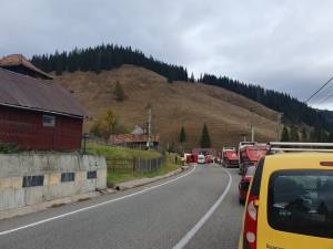 Doi răniți, după ce un tir încărcat cu struguri s-a răsturnat în zona Pasului Mestecăniș