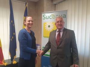 Ofițerul politic al Ambasadei SUA în România, Alexandra Shema, la întâlnirea cu primarul Sucevei, Ion Lungu