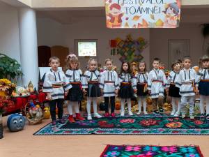 Peste 200 de preșcolari și școlari de la „Sf. Ioan cel Nou de la Suceava” au participat la „Festivalul Toamnei”